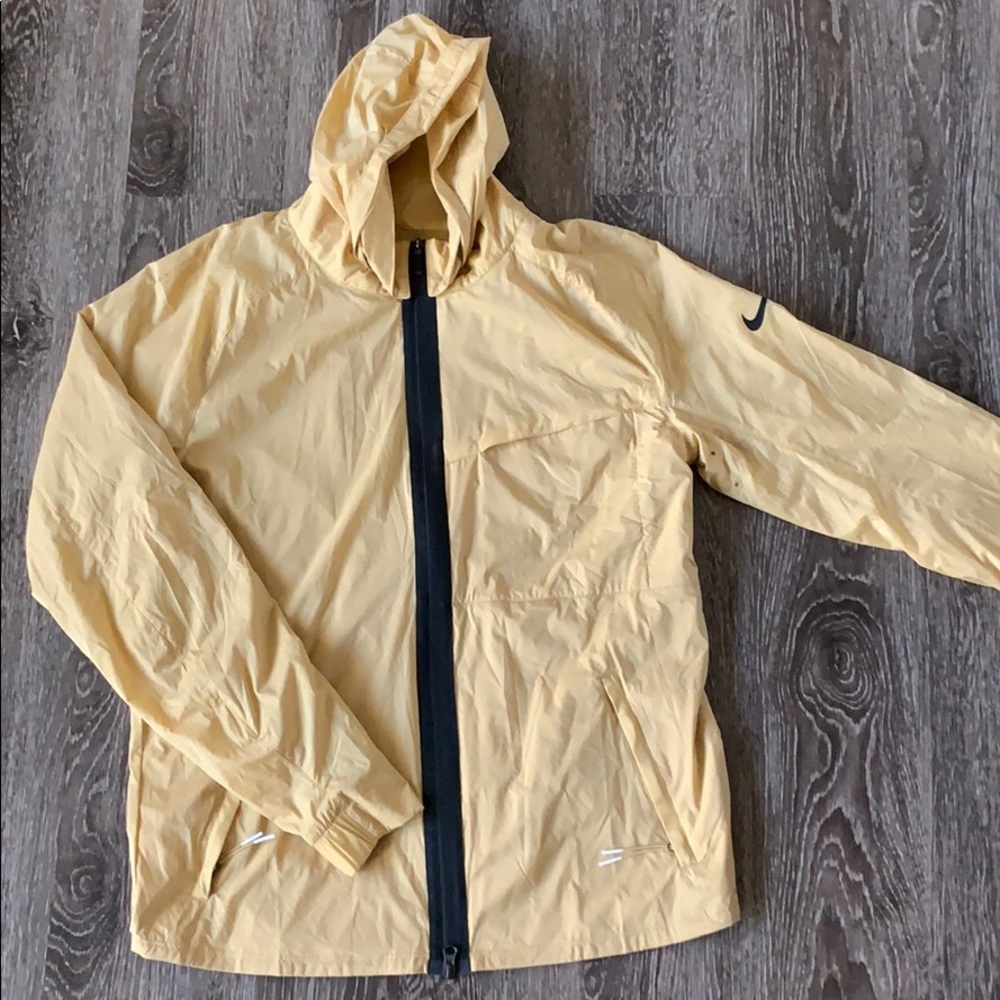 SOLD ✔️ Men’s Nike Shield Jacket - Yellow